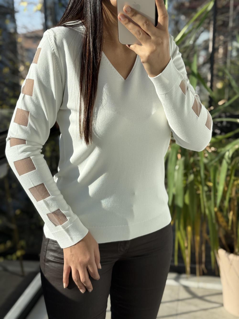 V Yaka Kolları Küp Detay Merserize Ekru