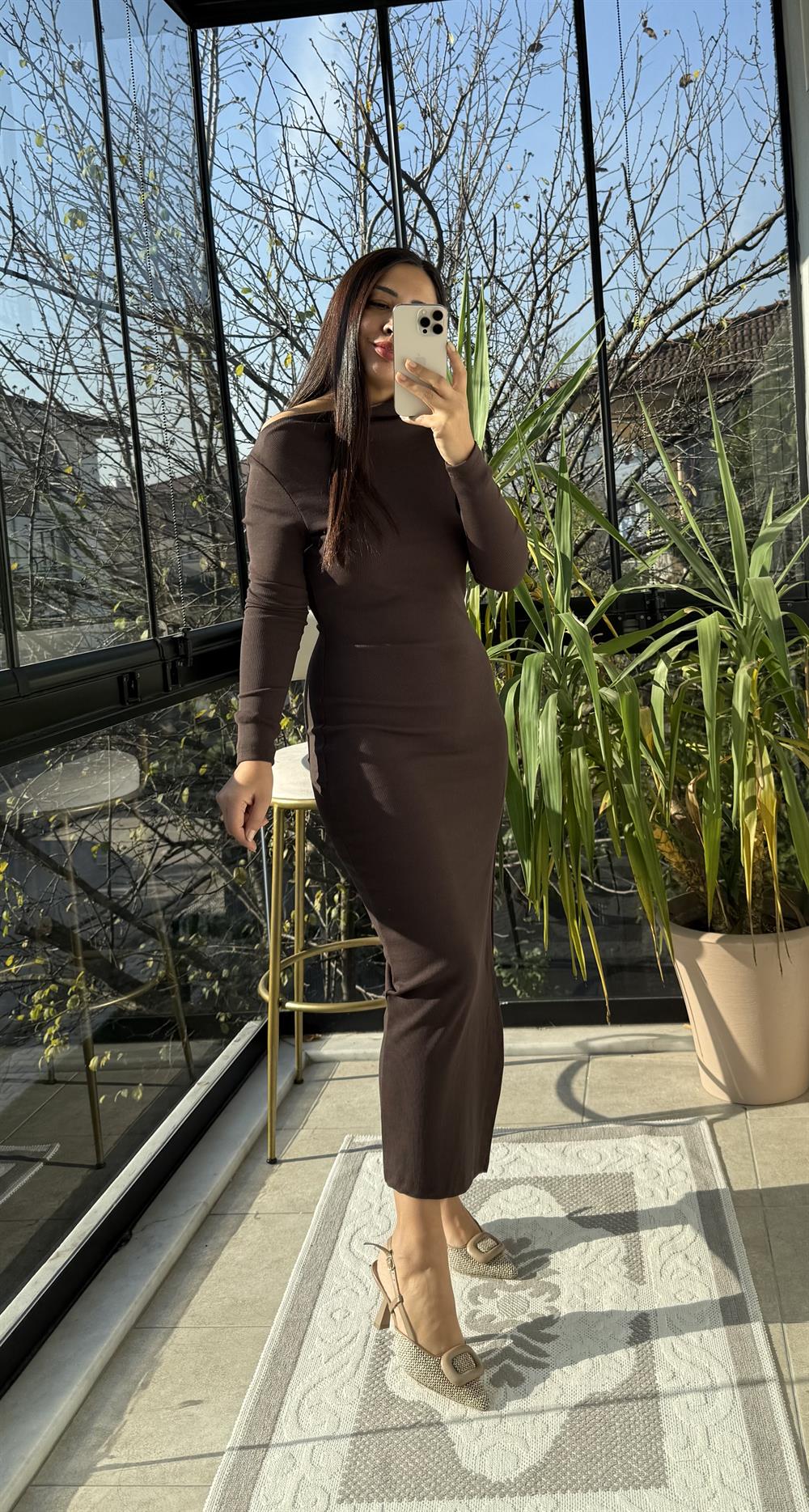 Kayık Yaka Uzun Triko Elbise Kahve