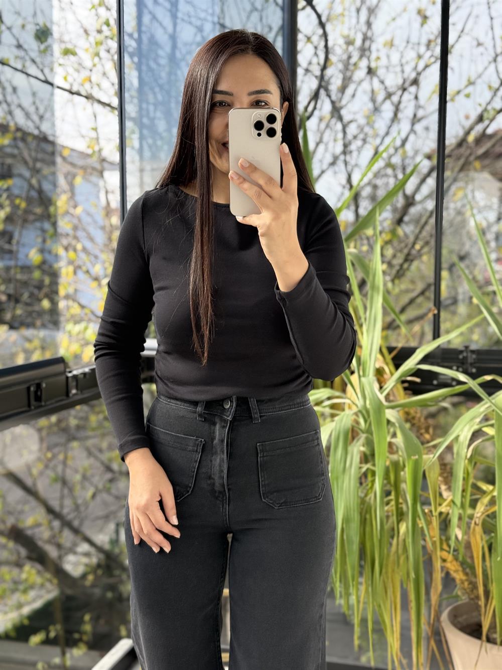 Büzgülü Kayık Yaka Top Bluz Siyah