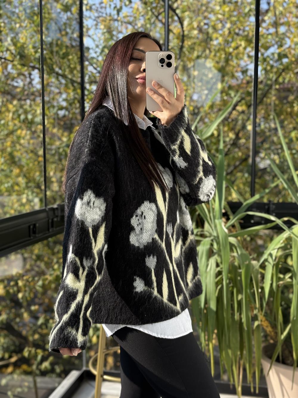 Çiçek Desenli Kazak Siyah