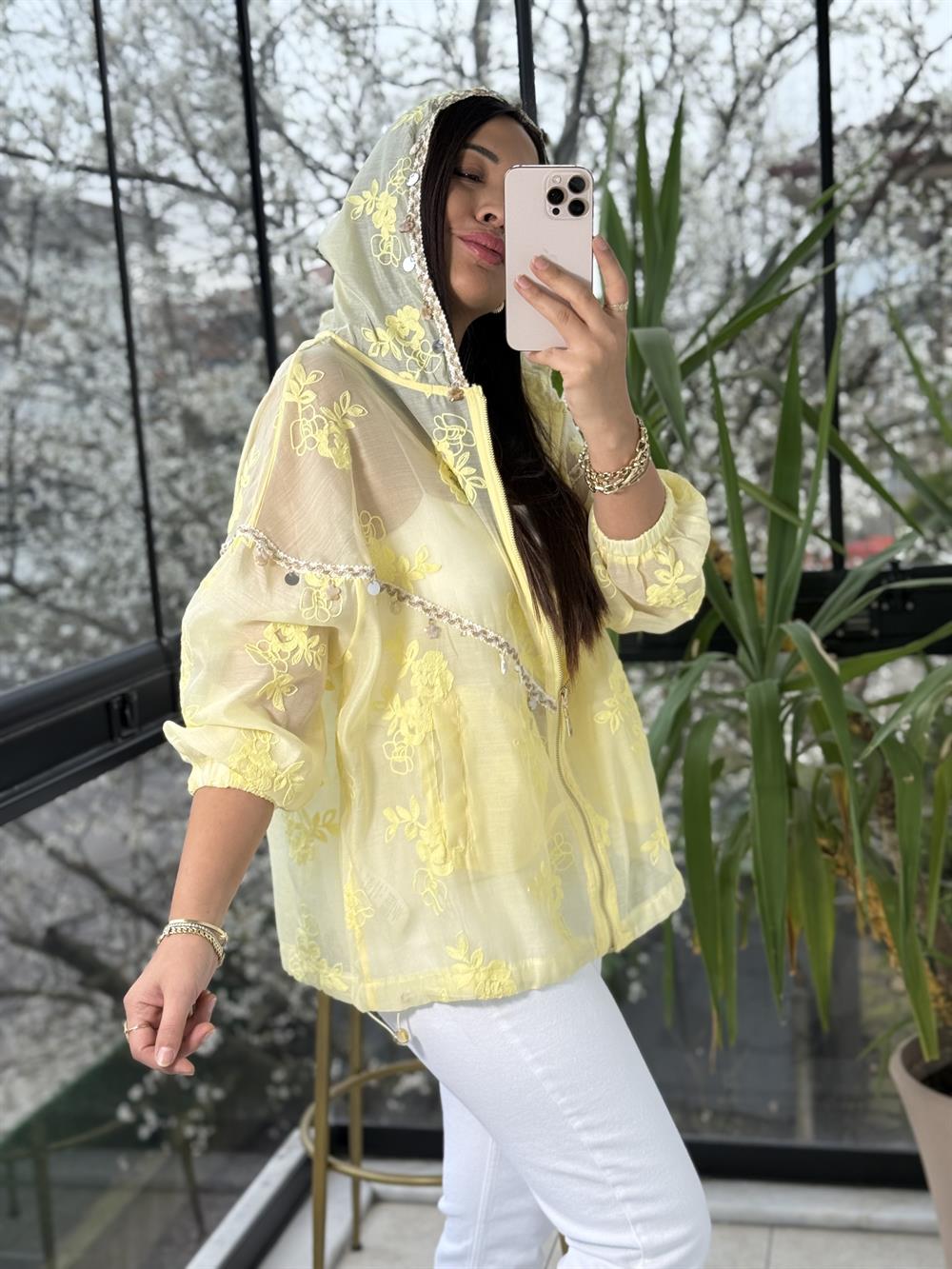 Pullu Nakışlı Ceket Sarı