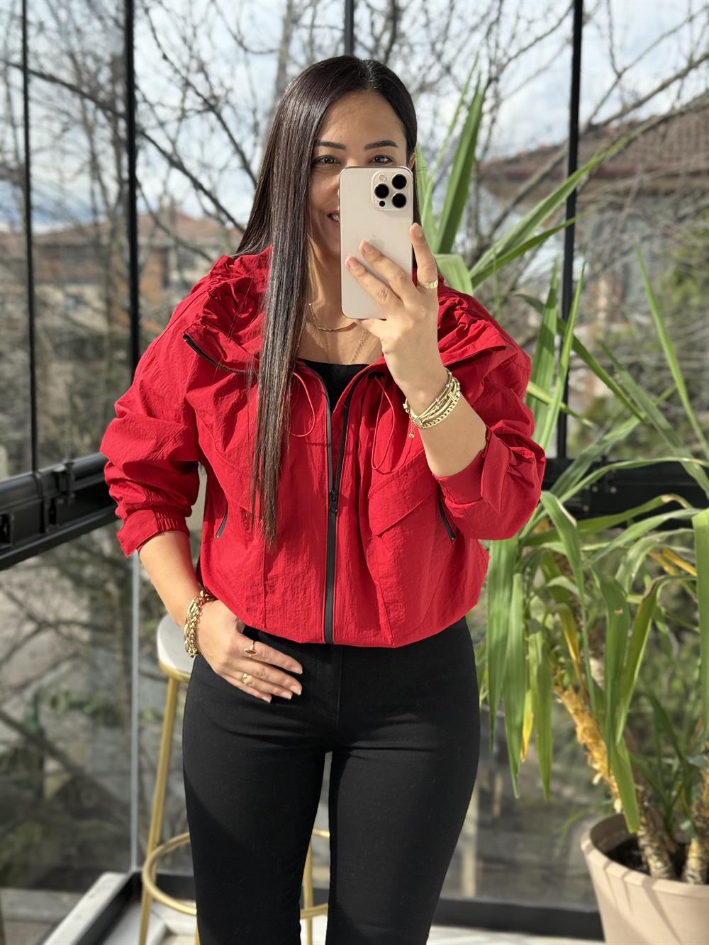 Yakası Büzgülü Yağmurluk Kırmızı