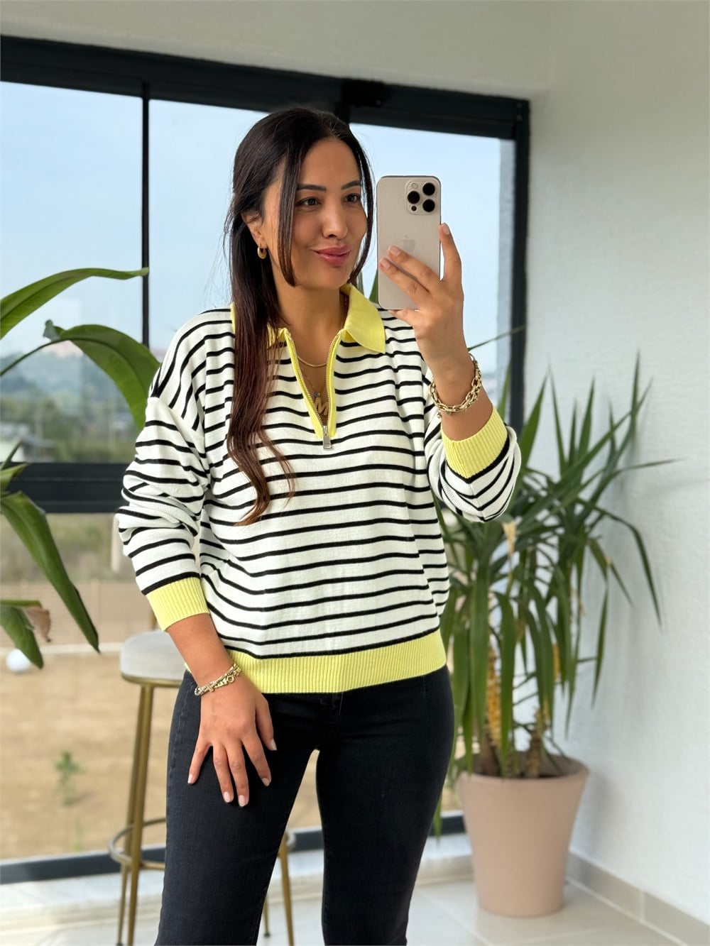 Polo Yaka Çizgili Renk Detaylı Sweatshirt Sarı