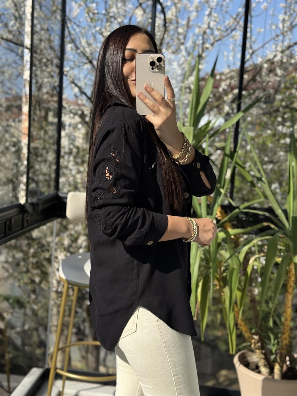 Omuzları ve Arkası Nakışlı Pamuklu Gömlek Siyah