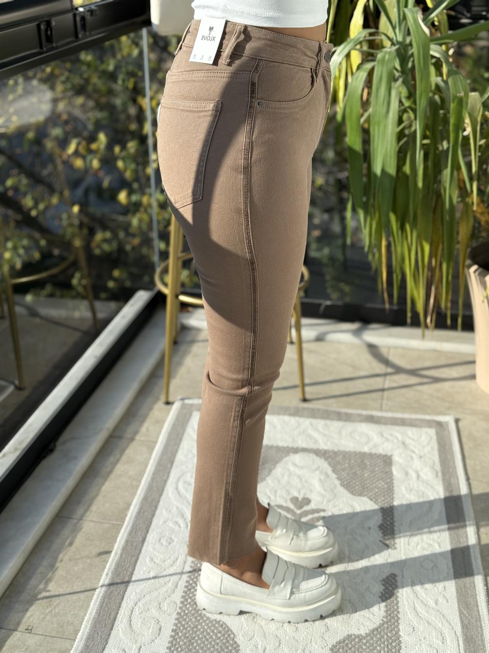 Şerit Detaylı Mom Fit Kot Pantolon Vizon