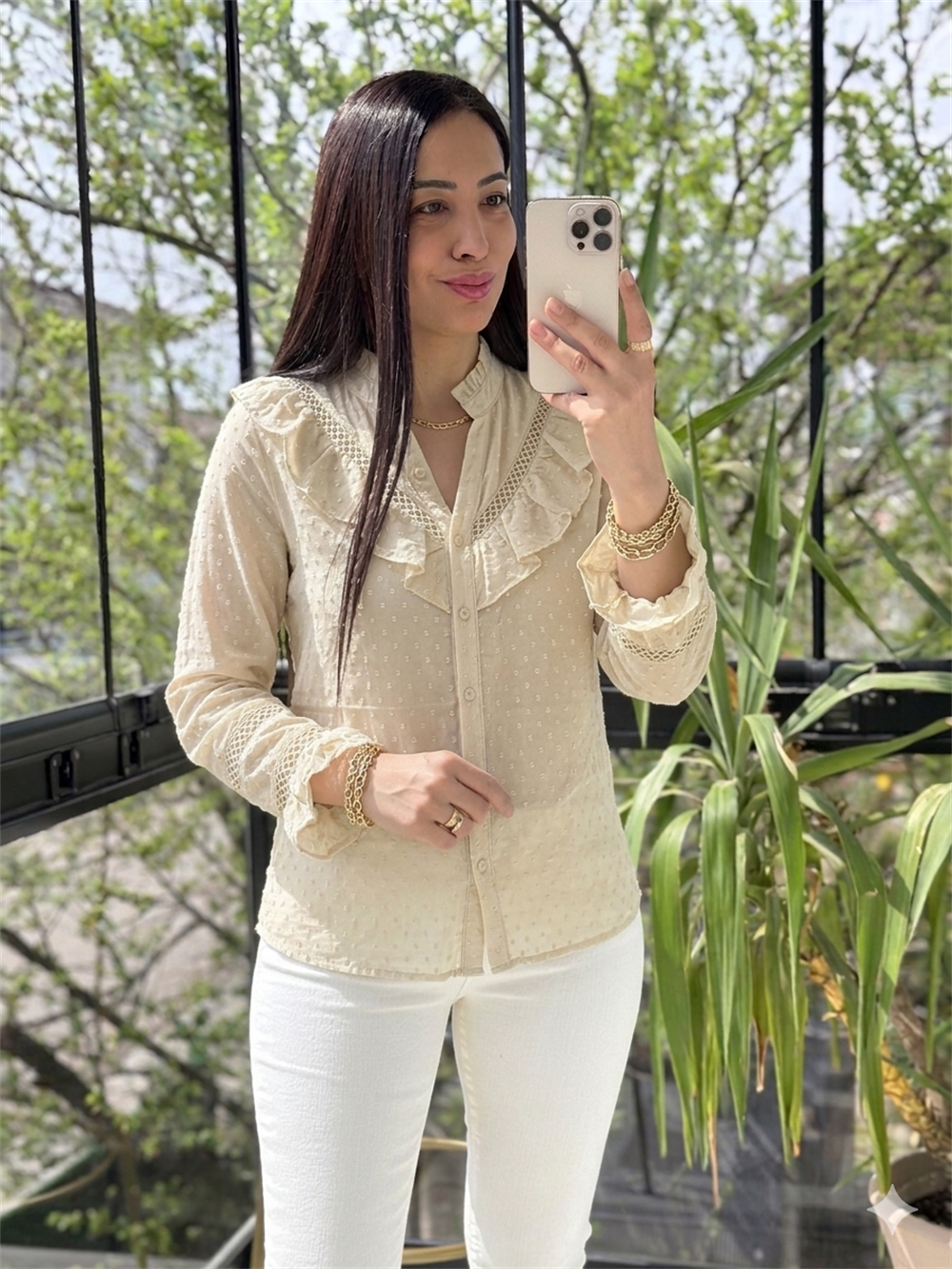 V Dantel Detaylı Gömlek Bej