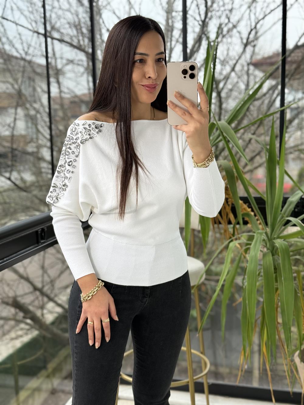 Taş İşlemeli Tek Omuz Triko Kazak Ekru