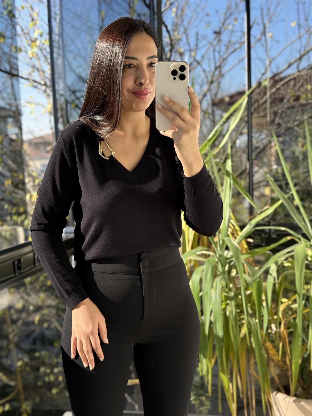 Aksesuar Yaka Detaylı Merserize Triko Siyah