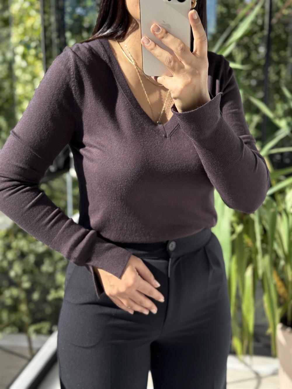 Dilvin V Yaka Kolu Yırtmaçlı Kazak Koyu Kahve