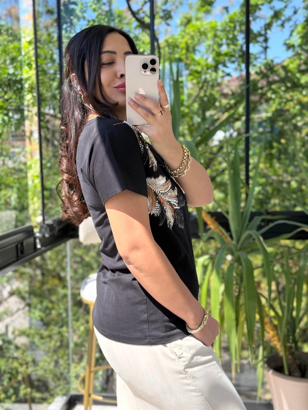 Omuz Tül Detaylı Boncuklu Tişört Siyah