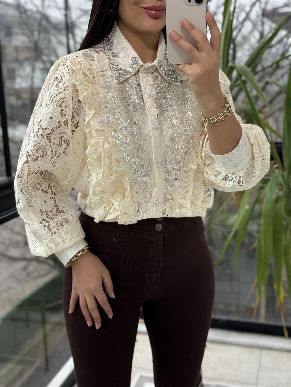 İthal Güpürlü Yaka Taşlı Gömlek Ekru