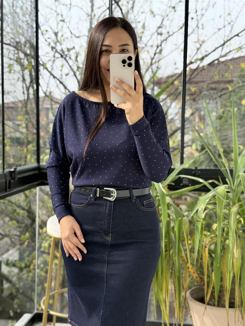 Full Taşlı Kayık Yaka Bluz Lacivert