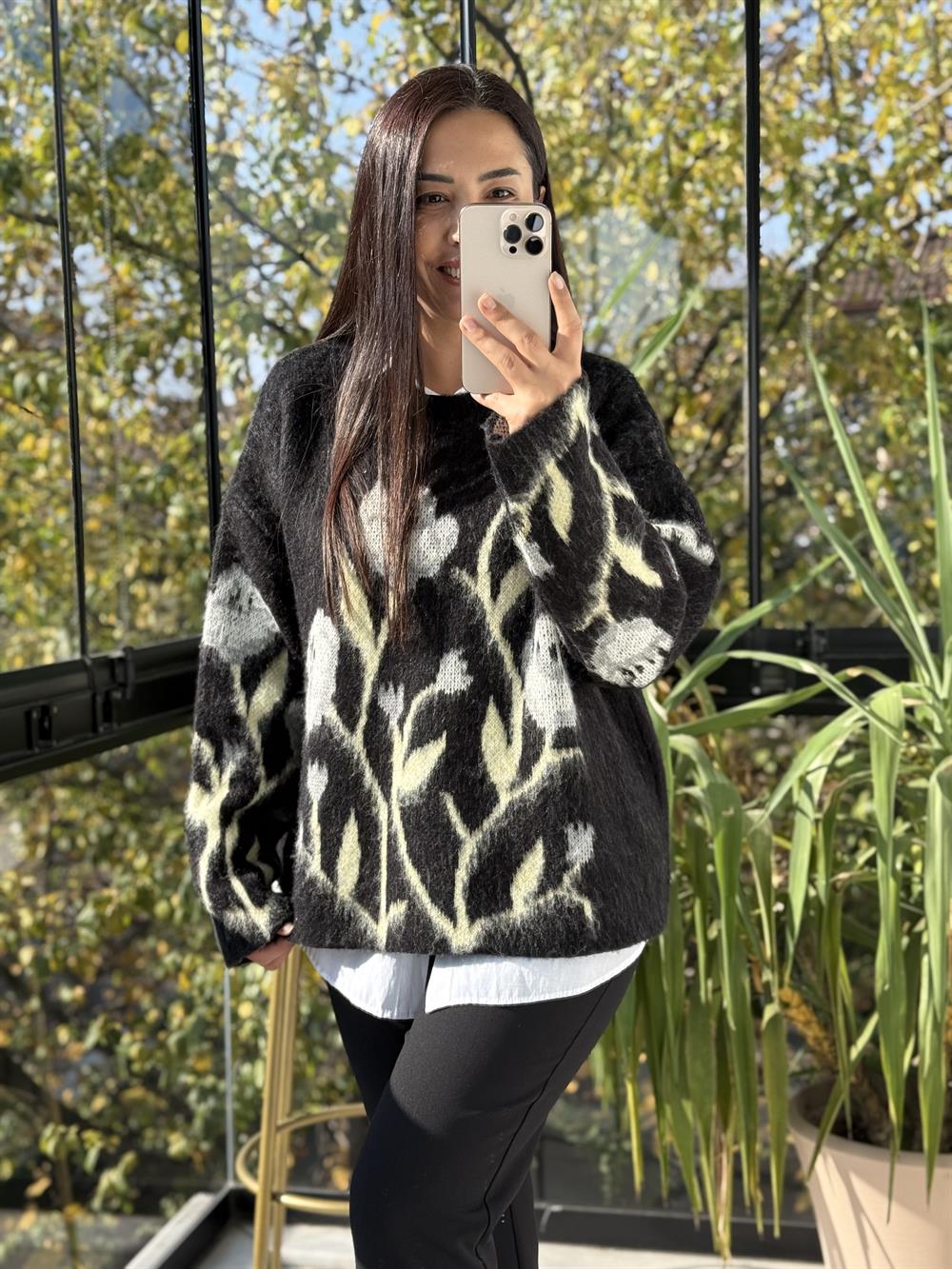 Çiçek Desenli Kazak Siyah