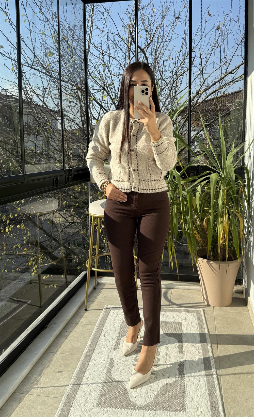 Önü Cep Detaylı Kısa Hırka Bej