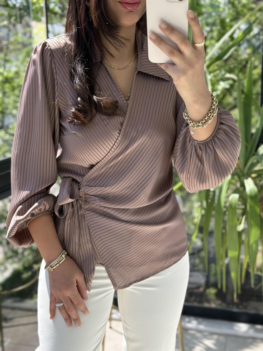 Yan Bağcıklı Yakalı Bluz Kahve