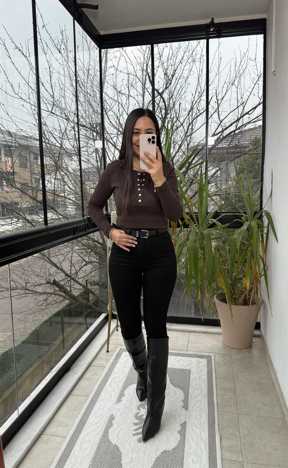 Yarım Çıtçıtlı Bluz Kahve