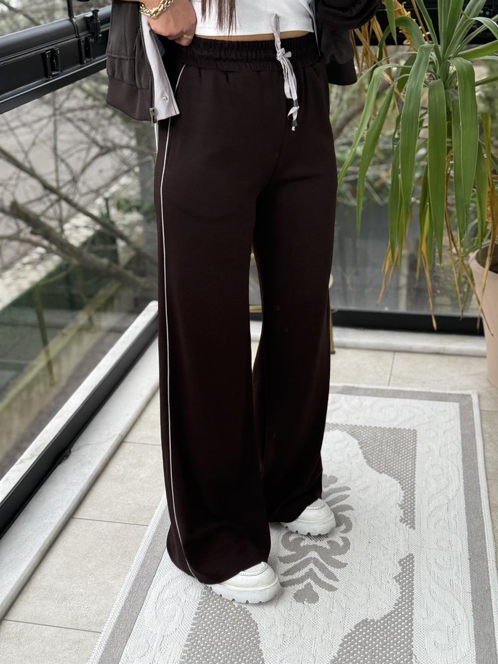 Garnili Çizgili Gömlek Detaylı Takım Kahve