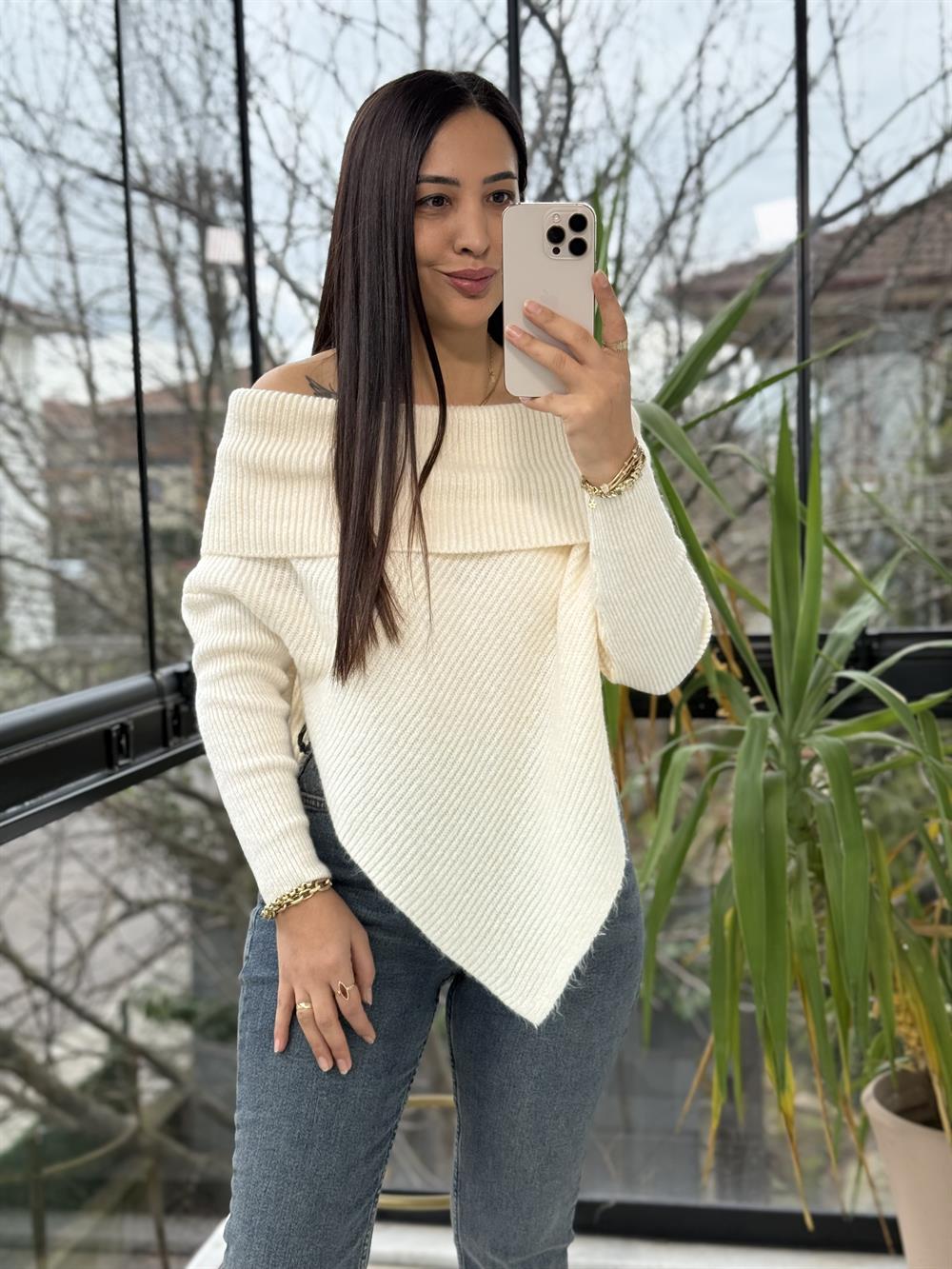 Madonna Yaka Asimetrik Kazak Krem