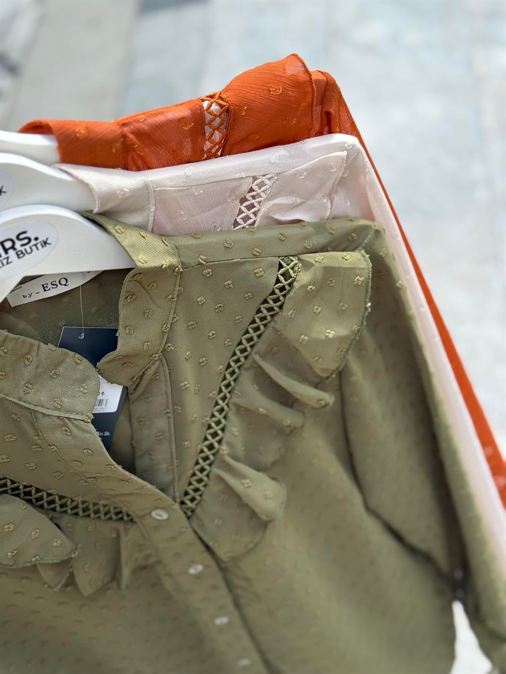 V Dantel Detaylı Gömlek Bej