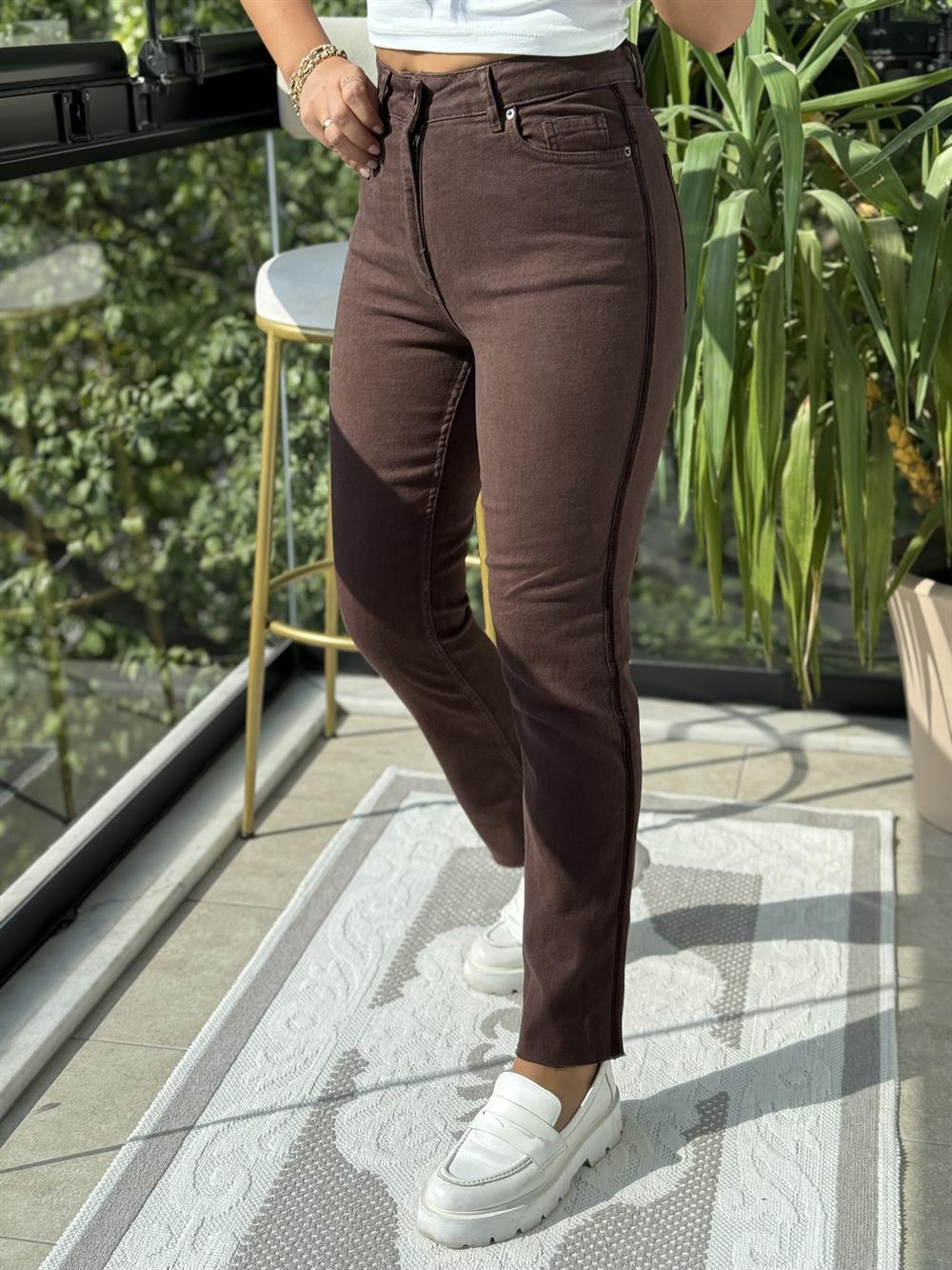 Şerit Detaylı Mom Fit Kot Pantolon Kahve