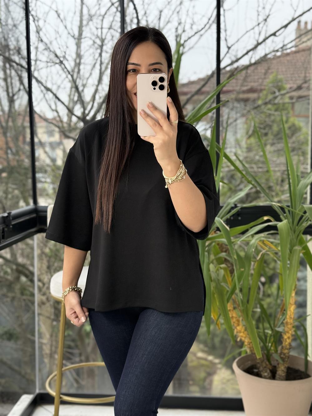 Oversize Yanları Yırtmaçlı Modal Tişört Siyah