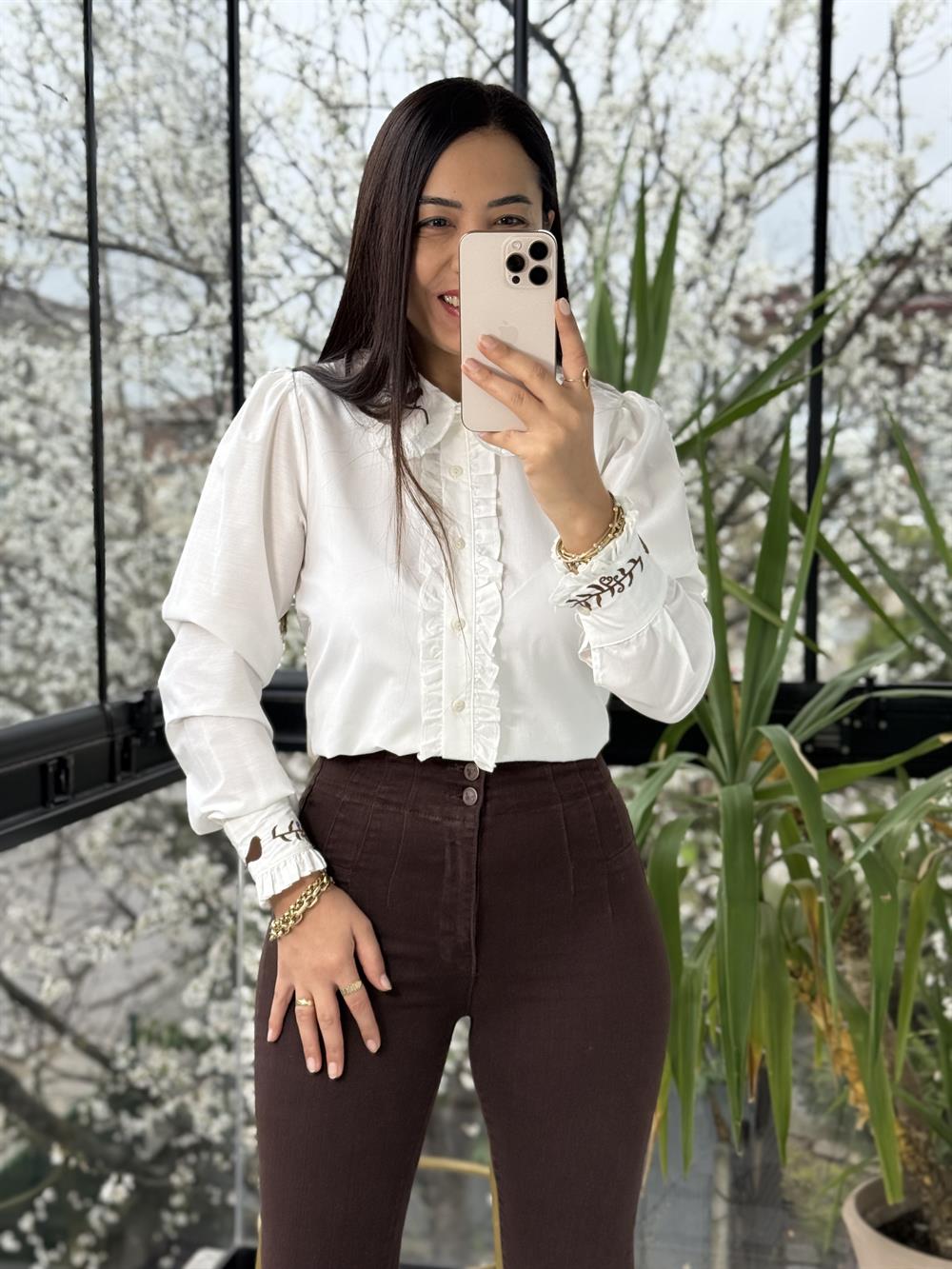 Kolu Ve Yakası Nakış Detaylı Gömlek Beyaz