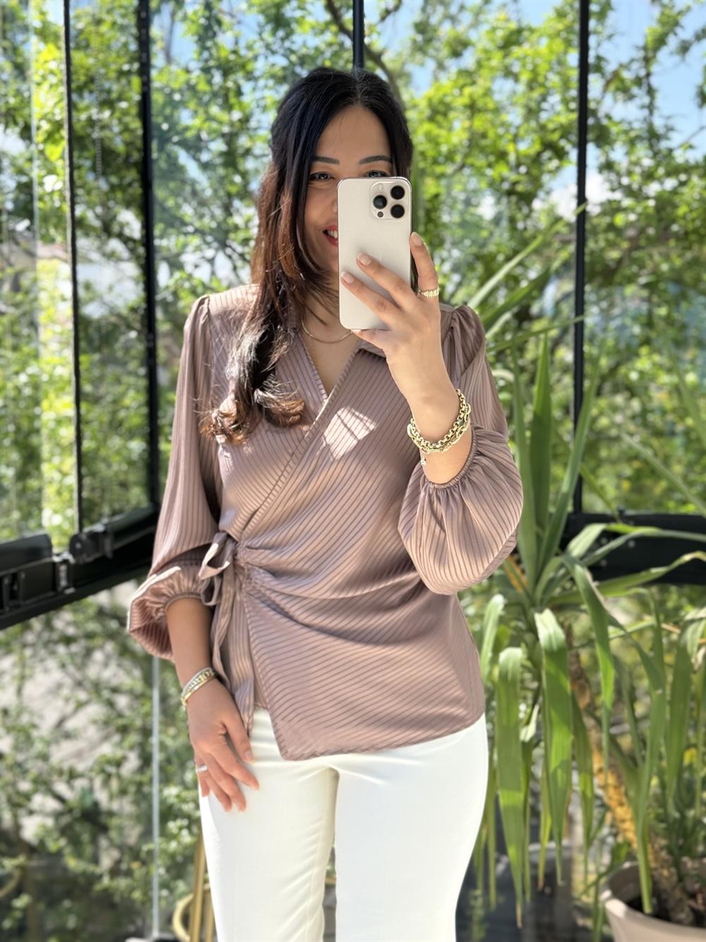 Yan Bağcıklı Yakalı Bluz Kahve