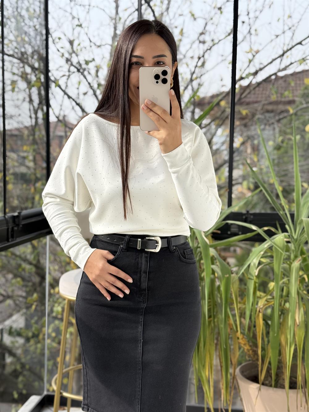 Full Taşlı Kayık Yaka Bluz Ekru