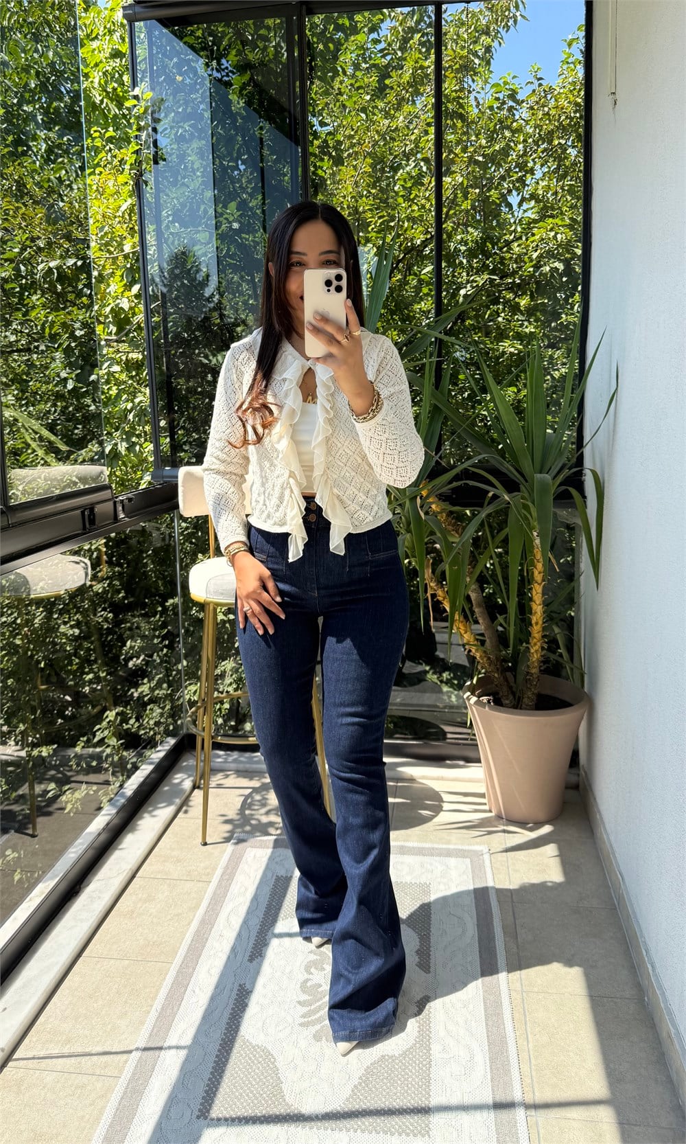 Zra Önü ve Yakası Fırfırlı Hırka Krem
