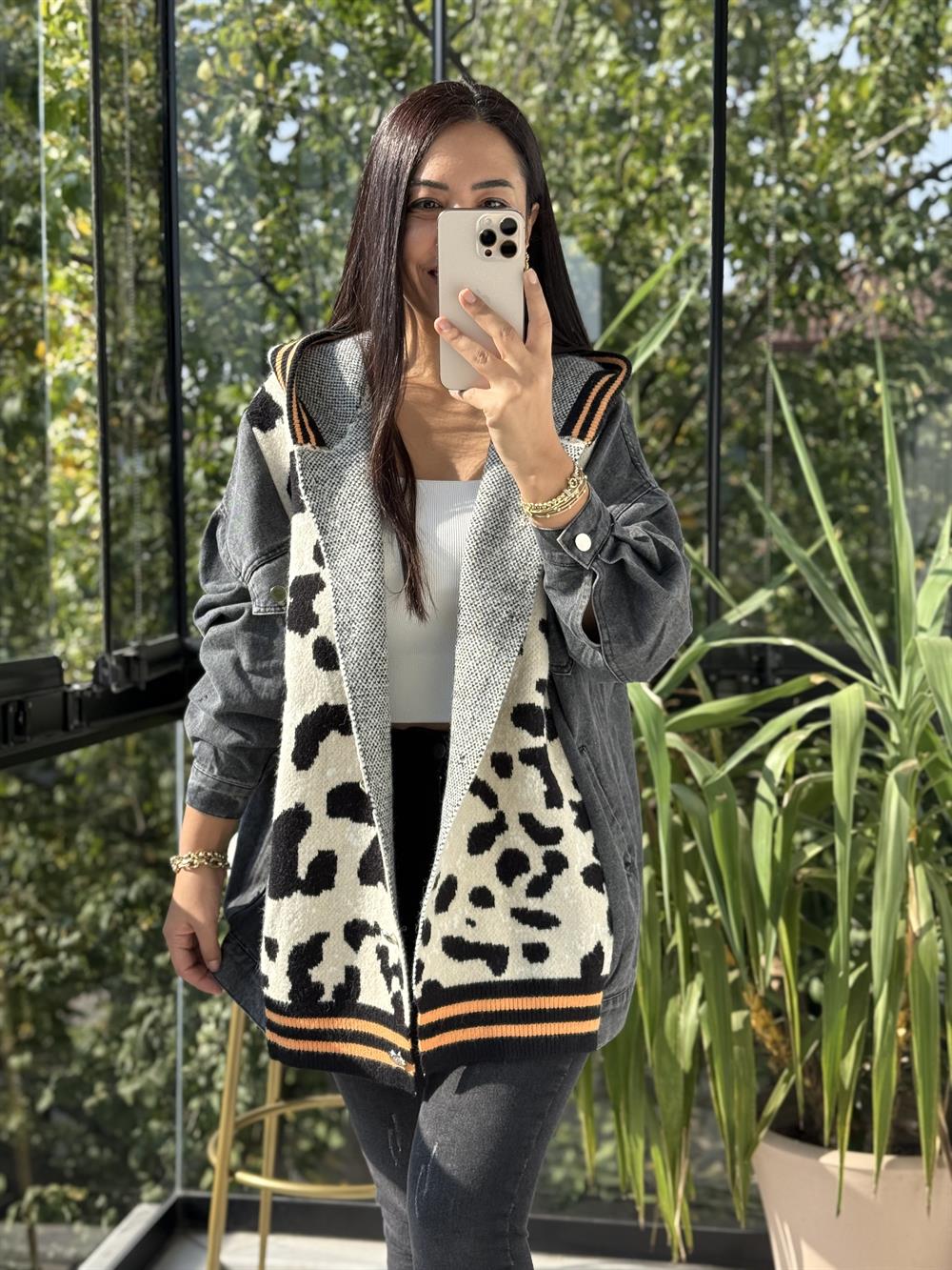 Yanları Kot Detaylı Leopar Hırka Ekru