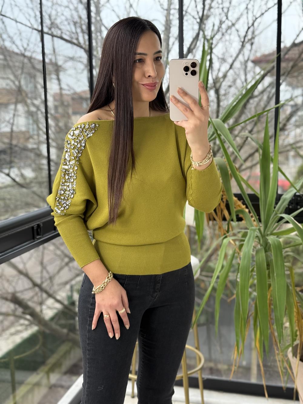 Taş İşlemeli Tek Omuz Triko Kazak Yağ Yeşili