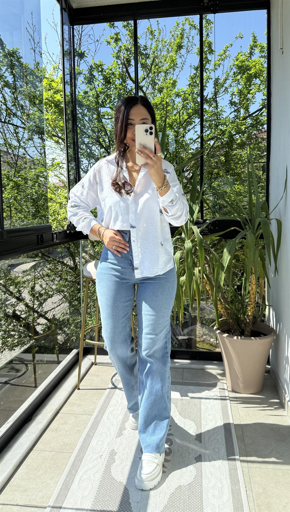 Mavi Kuş Nakışlı Gömlek Beyaz