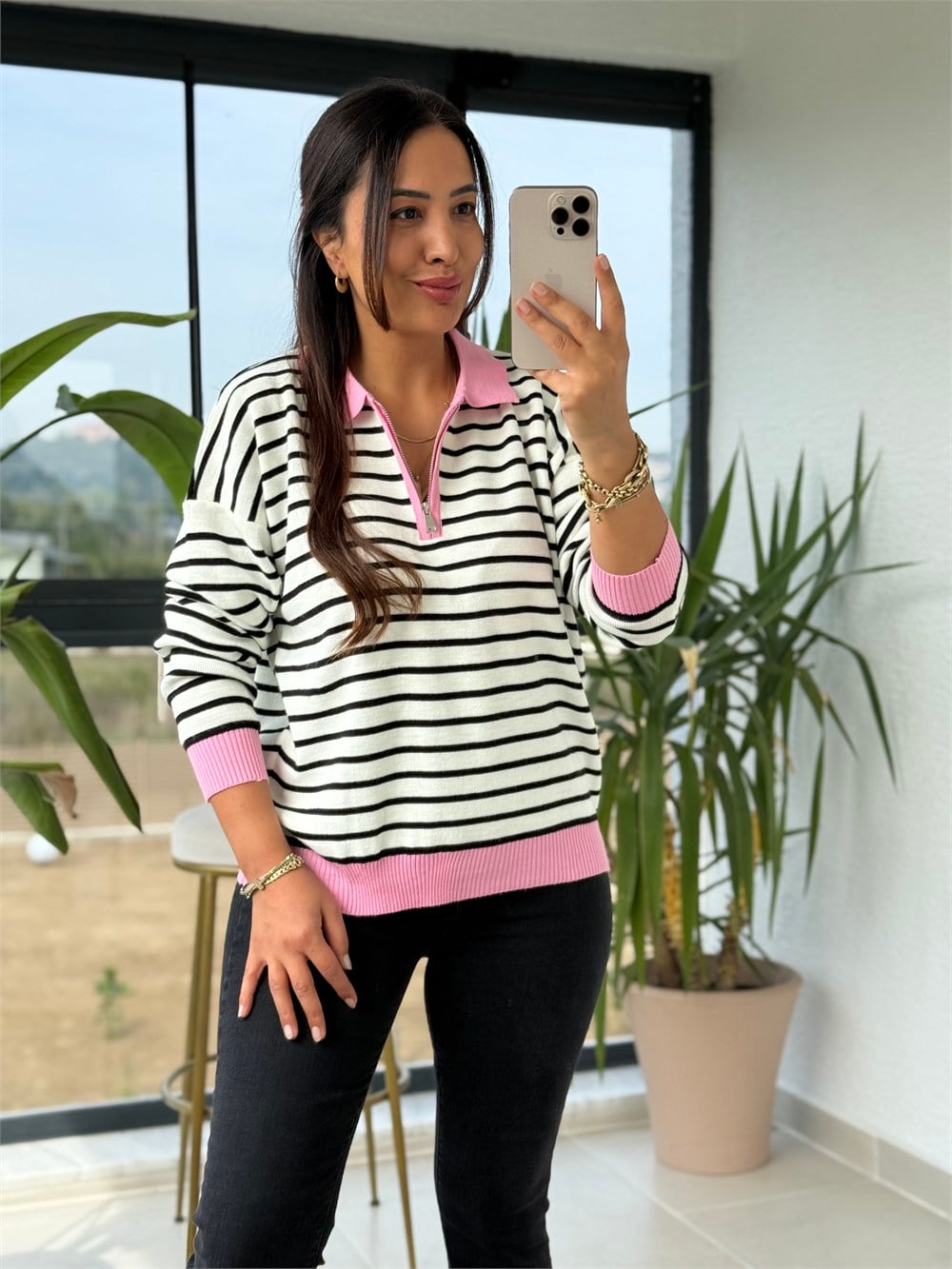 Polo Yaka Çizgili Renk Detaylı Sweatshirt Pembe