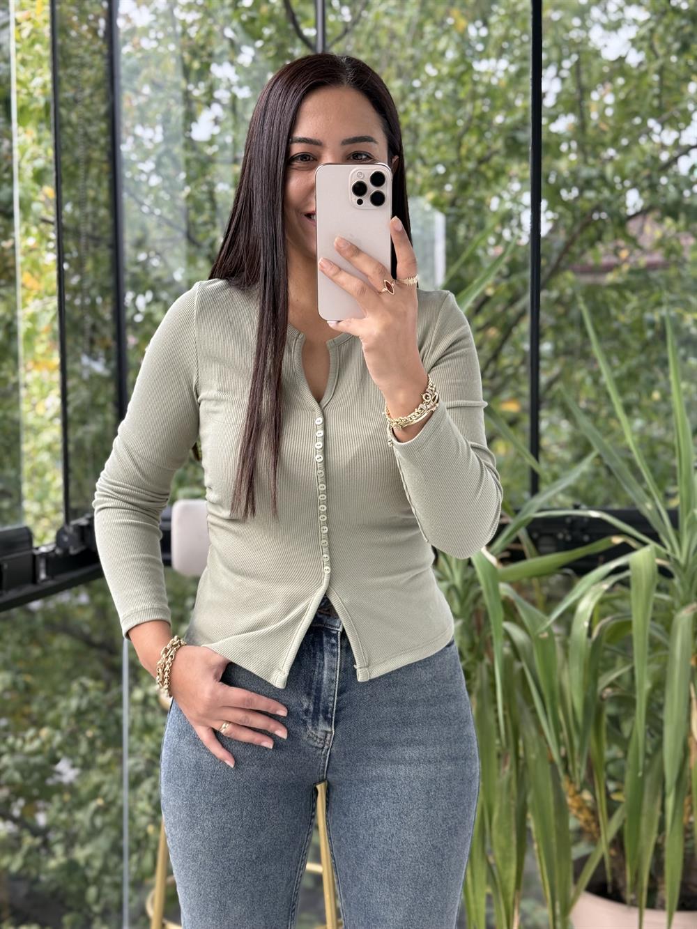 Düğme Detaylı Büzgülü Top Bluz Çağla Yeşili