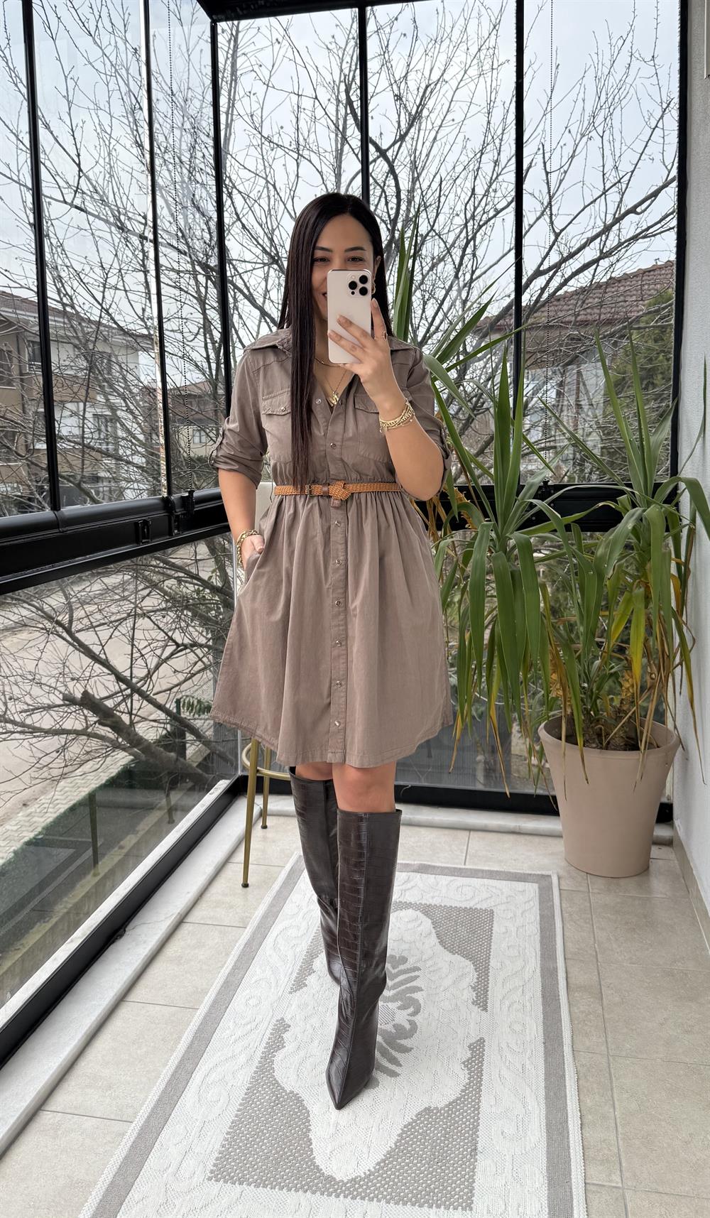 Büzgü Detaylı Kısa Kot Elbise Vizon