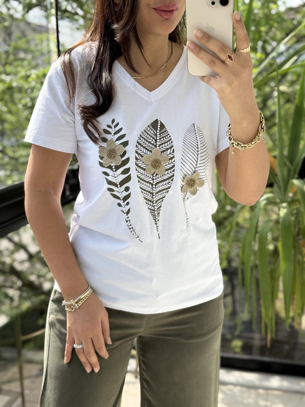 Önü Motif Yapraklı Tişört Beyaz