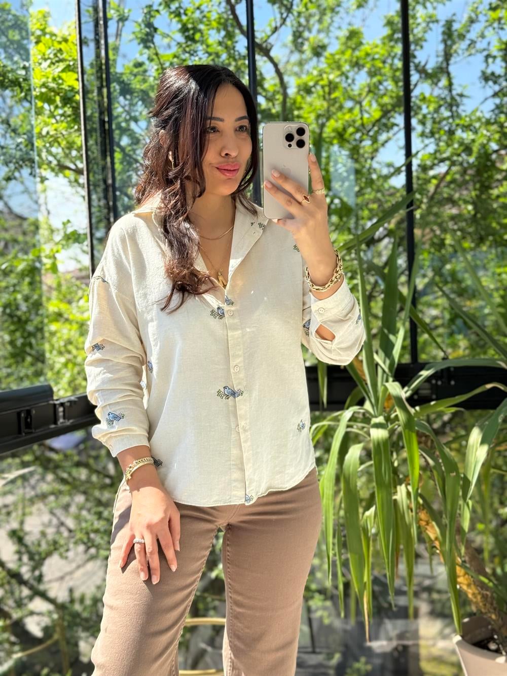 Mavi Kuş Nakışlı Gömlek Natural