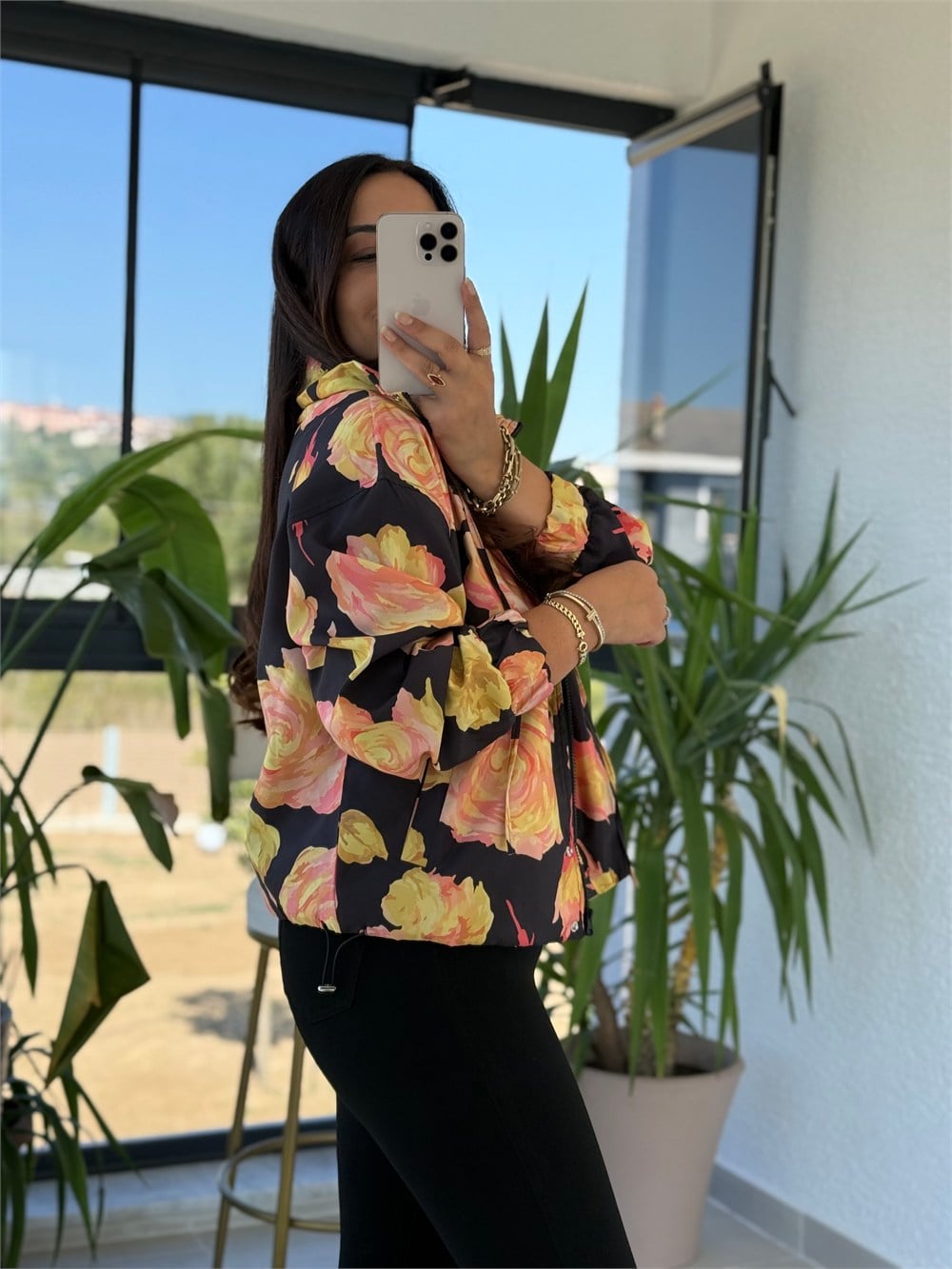 Gül Desenli Yağmurluk Siyah