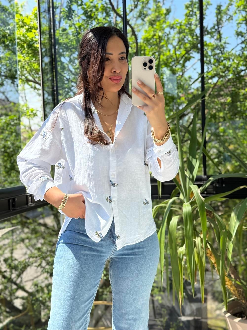 Mavi Kuş Nakışlı Gömlek Beyaz