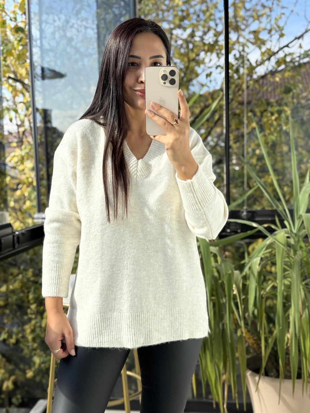 V Yaka Basic Kazak Ekru