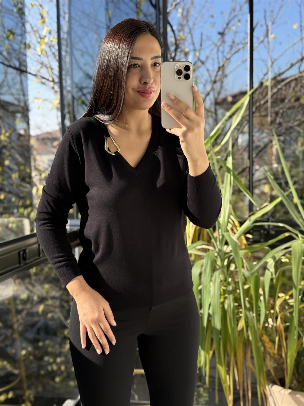 Aksesuar Yaka Detaylı Merserize Triko Siyah