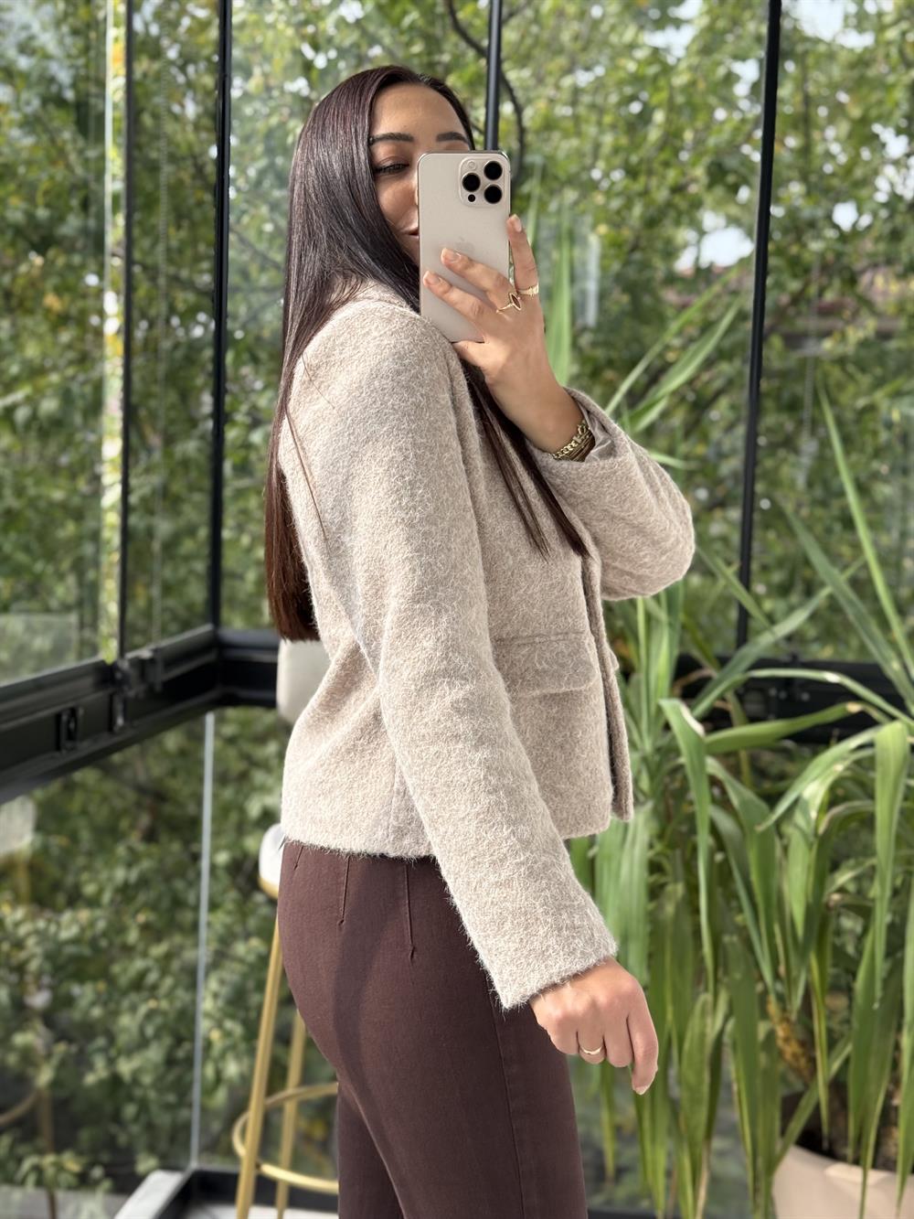 Kısa Gold Düğme Yün Ceket Bej