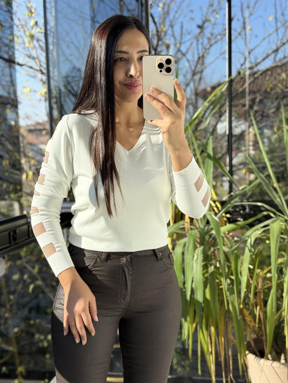 V Yaka Kolları Küp Detay Merserize Ekru