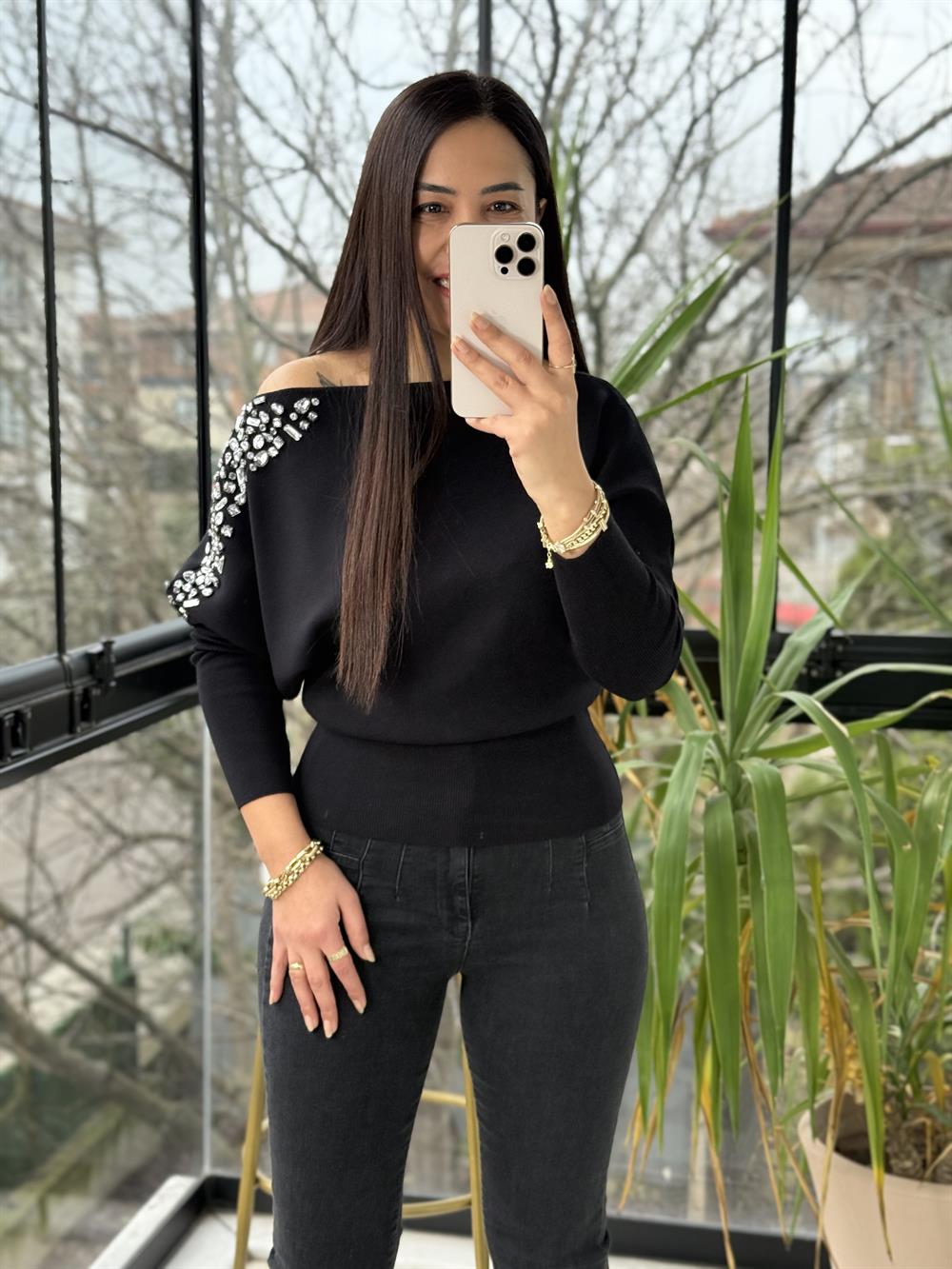 Taş İşlemeli Tek Omuz Triko Kazak Siyah