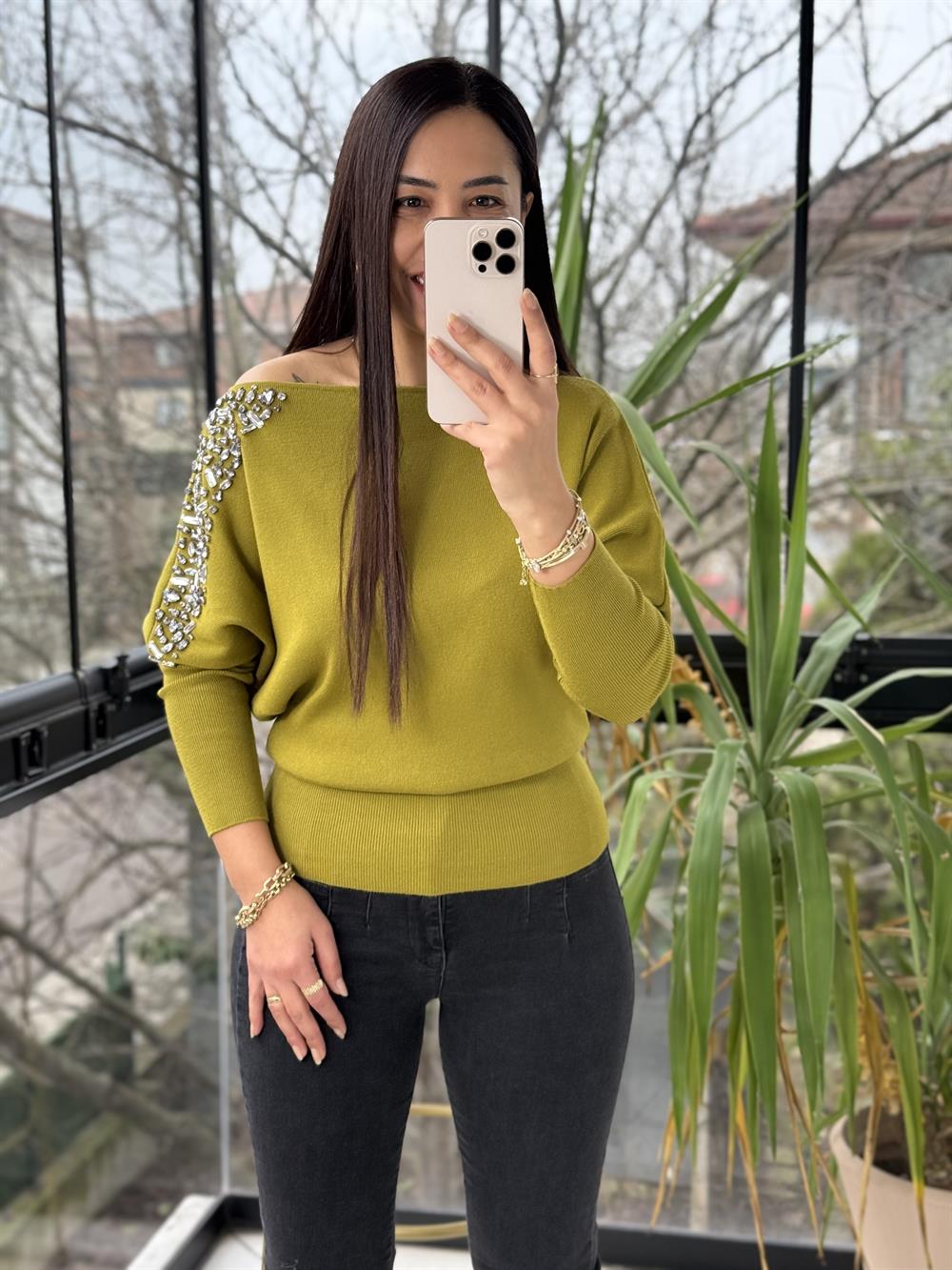 Taş İşlemeli Tek Omuz Triko Kazak Yağ Yeşili