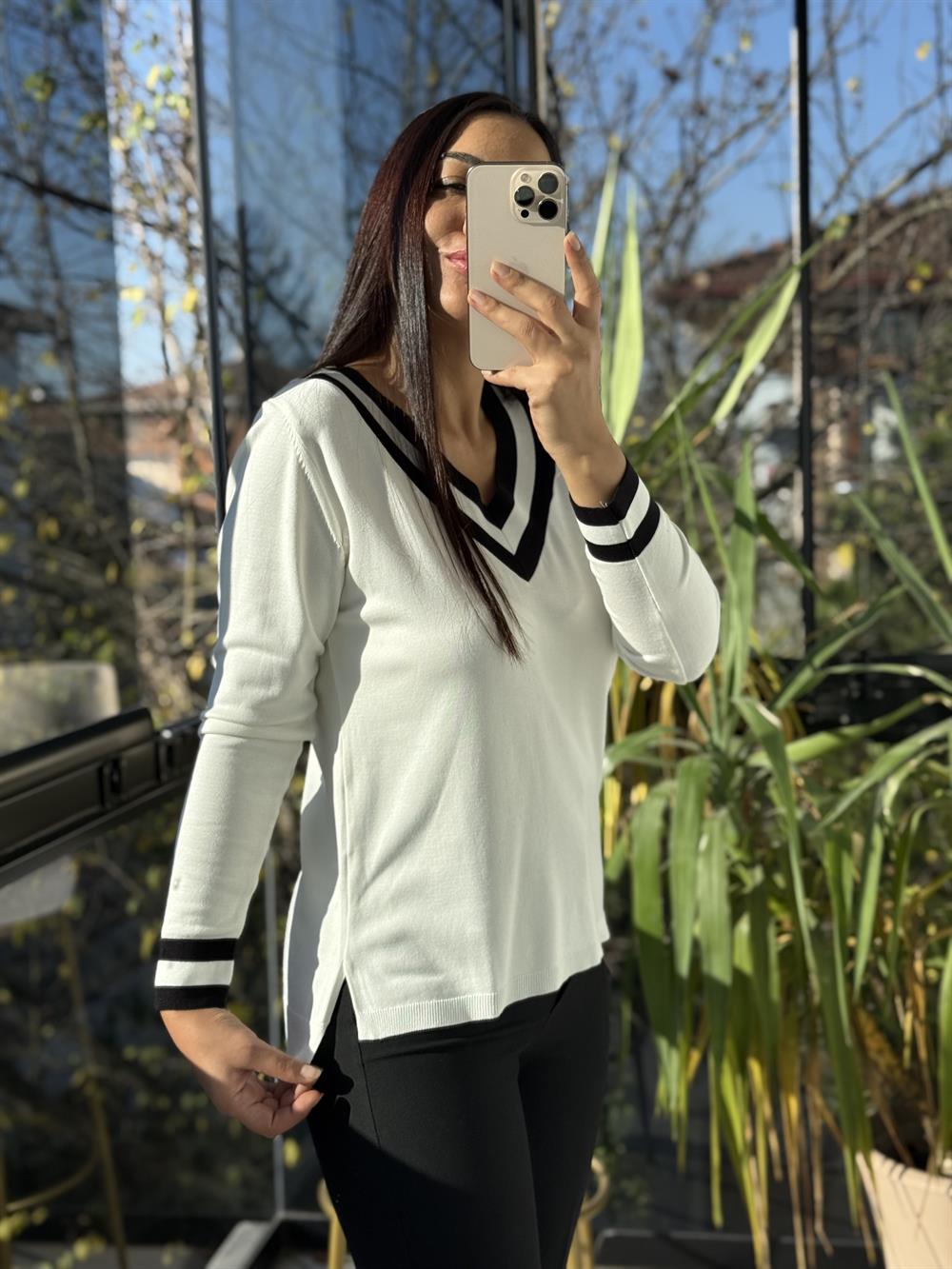 V Yaka Çizgili Merserize Triko Ekru