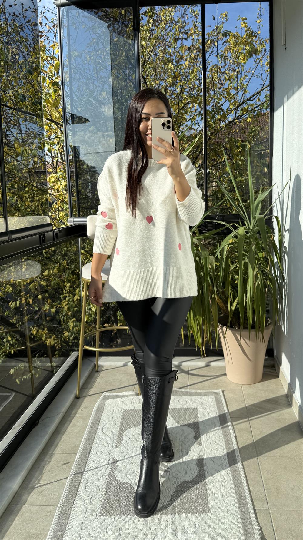 Kalp Detaylı Kazak Ekru