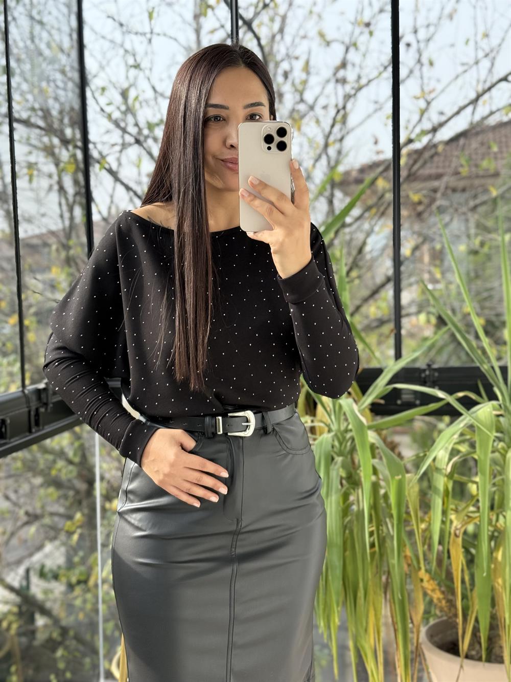 Full Taşlı Kayık Yaka Bluz Siyah