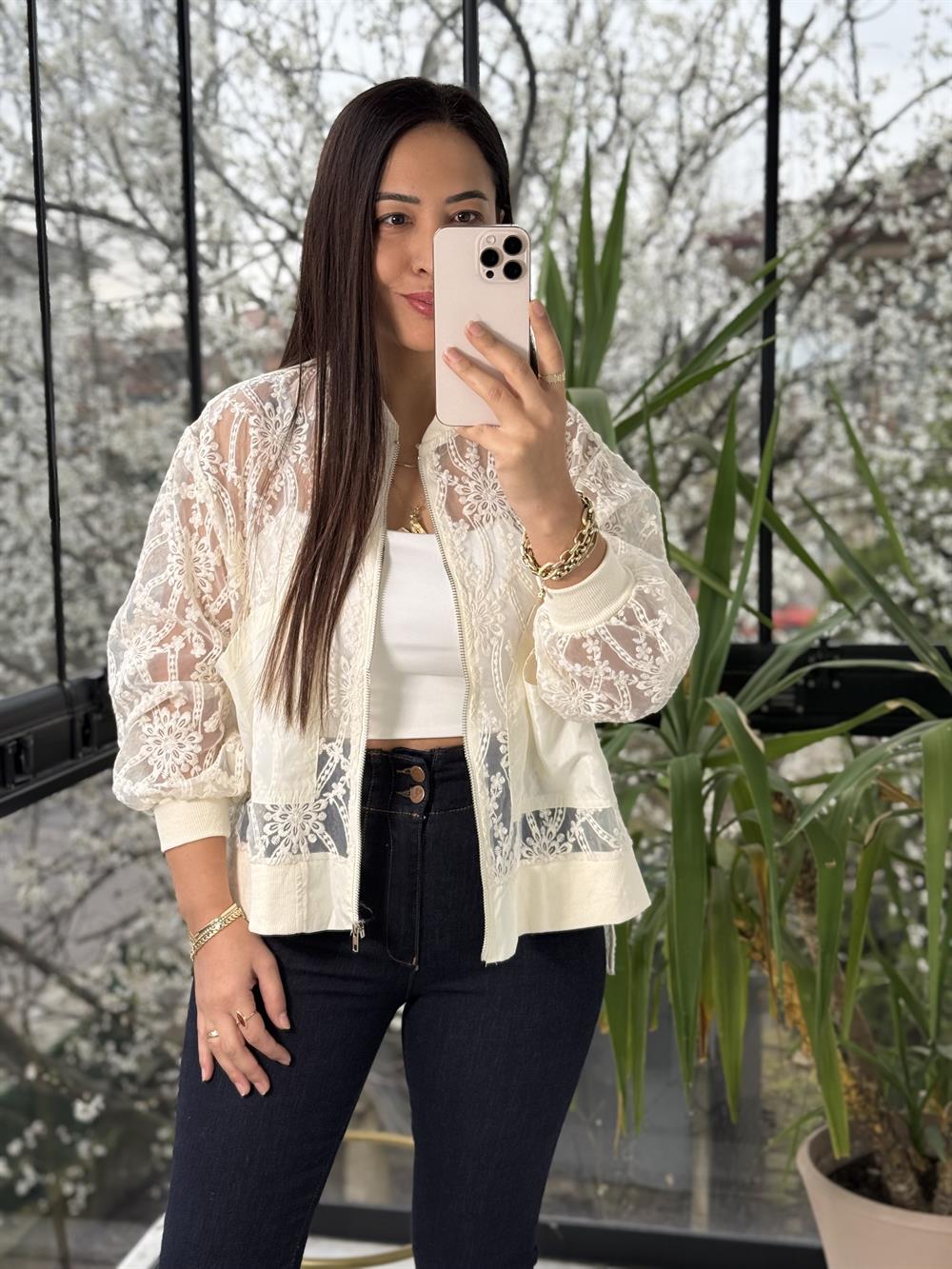 Güpür Detaylı Cepli Ceket Natural