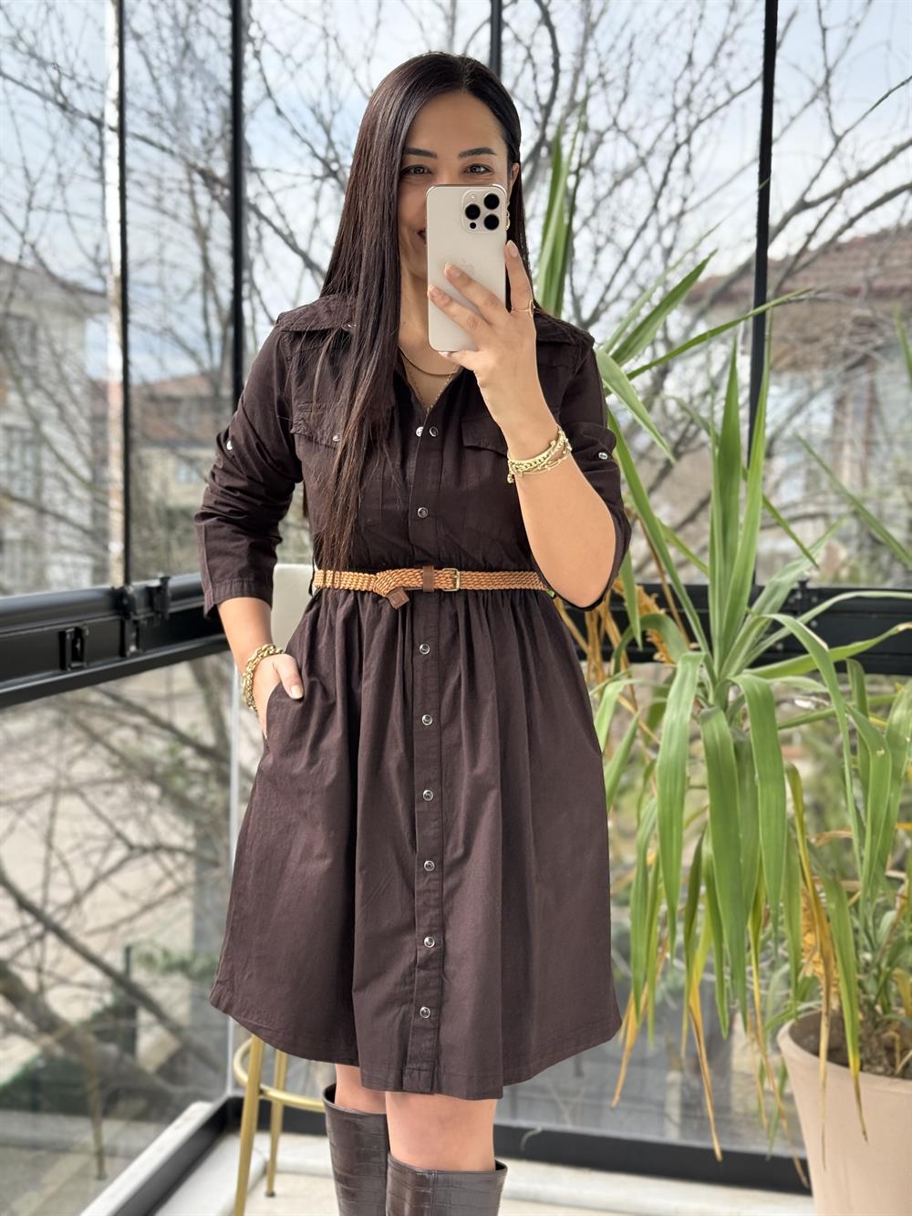 Büzgü Detaylı Kısa Kot Elbise Kahve